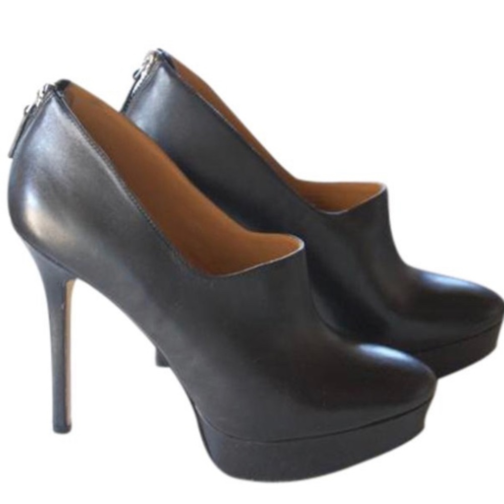 Nine West Feminity leather platform booties with back zipper 9.5